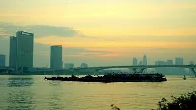 4k实拍广州琶洲大桥日落风光视频的预览图